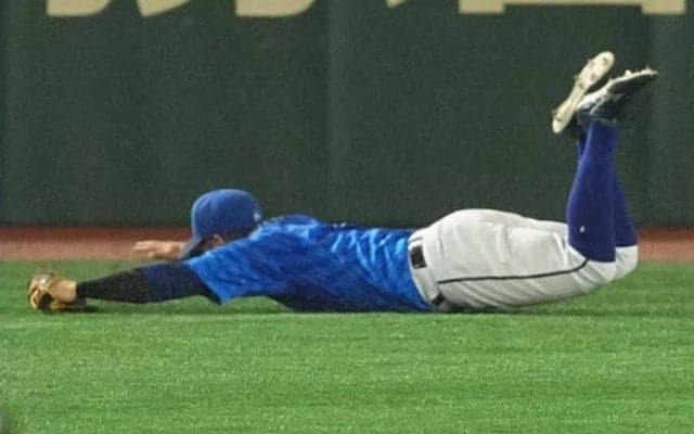 岡本が2度の“被害”…東京Dが戦慄した衝撃美技「何回も見たくなる」　G党脱帽「お手上げ」