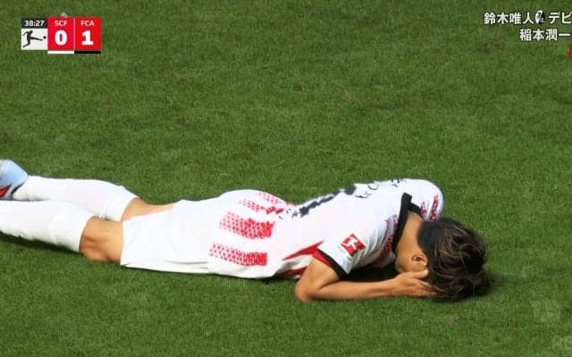 「何でやー！？」日本代表MF、ブンデス・デビュー戦で悲劇…「それは決めないと…」「まだ芝に慣れてない？」鈴木唯人が超決定機で痛恨ミスの瞬間