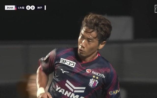 「香川はさすがにふかさない」香川真司、守備5人の隙間を射抜く“貫禄フィニッシュ”が話題「何度目かの全盛期」「円熟の極み」