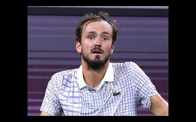  試合中にカメラマン侵入の異例事態 