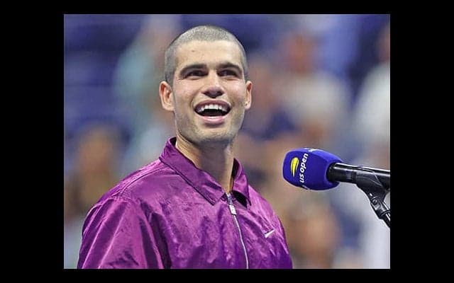  アルカラス 丸坊主に衝撃イメチェン 