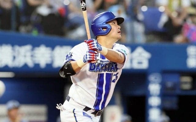 筒香嘉智、2打席連発10号　阪神村上もぼう然…ハマスタ大興奮、NPB8度目の2桁HR
