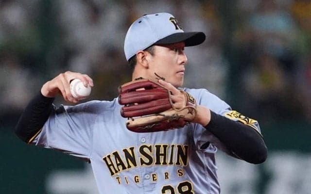 打者も絶叫した「超プロ技」　阪神の危機を救った24歳の“神業ダイビング”に「忍者がいる」