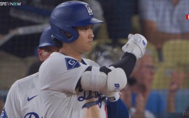 大谷翔平が“拍手で称賛”したベテランの大激走…179キロ爆速ヒットで久々タイムリーにファンも喜び「打球はやっ」