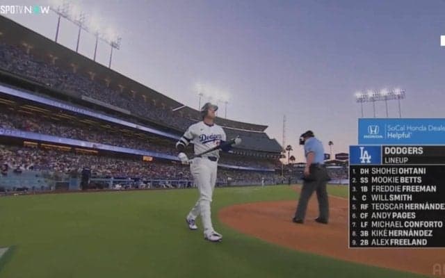 大谷翔平、今日は“名将”相手に「ニヤッ」おなじみの“挨拶ルーティン”にファン反応「会釈谷」「欠かさない」