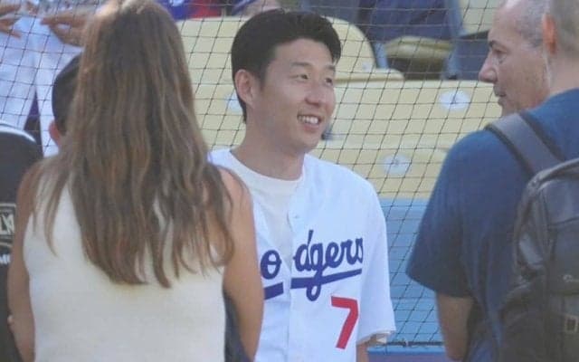 韓国代表ソン・フンミンがド軍始球式で完璧ストライク　今季からLAFCに移籍…球場大歓声