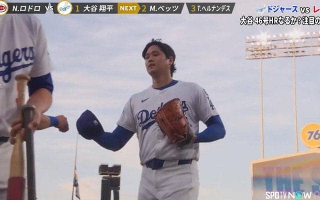 大谷翔平の二刀流デーで“珍事”「やべっ、次オレじゃんw」「ヘトヘトのご様子…」投球後に慌てて打席準備に向かう様子…ファンも反応