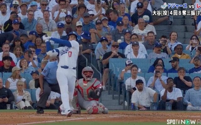 大谷翔平、二刀流デーに“痛烈ヒット”「打球が見えないw」「ノーノー阻止」逆転劇の口火を切る一打にファン熱狂
