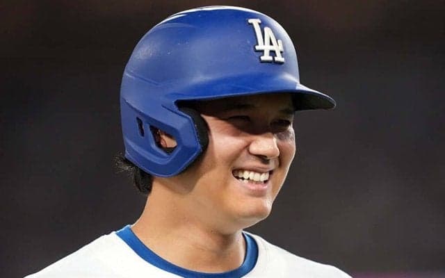 慌てる大谷翔平へ…中継が捉えた“粋な計らい”　称賛相次ぐド軍ベンチの行動「まさにプロ」