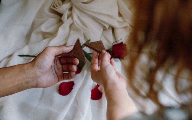 【SNSで大バズり中】「セクシャルウェルネスチョコ」が日本初上陸！“いやらしさ”ゼロのコミュニケーションアイテムです