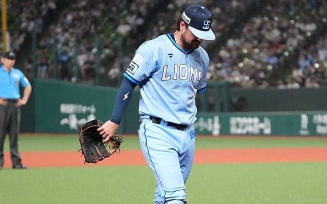 西武助っ人デービスにアクシデント　2回の守備で打球直撃…苦悶の表情を受かべ途中交代