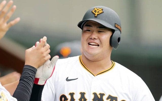 巨人18歳が「岡本和真やん」　逆方向へ軽々HR…183cm98キロの“逸材”は「ガチで夢ある」