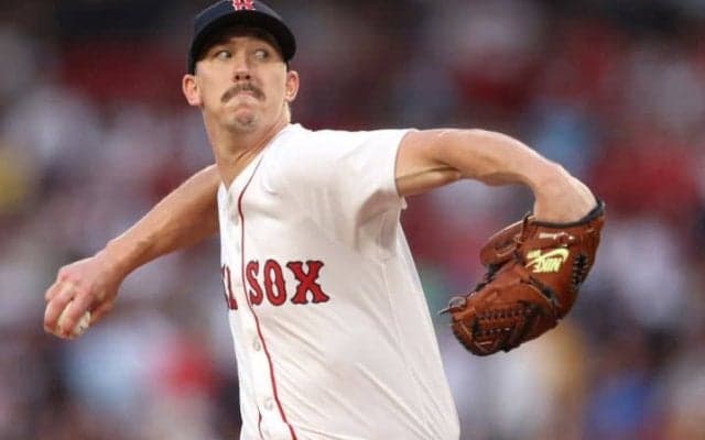 ド軍との再契約も!? “WS胴上げ投手”となった右腕のレッドソックス解雇に広まる衝撃「我慢の限界を迎えていた」