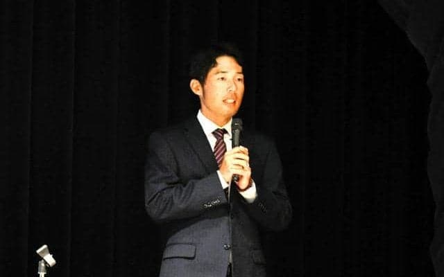元楽天の森山周さん警察学校で講話　「プロとして自覚と責任感」