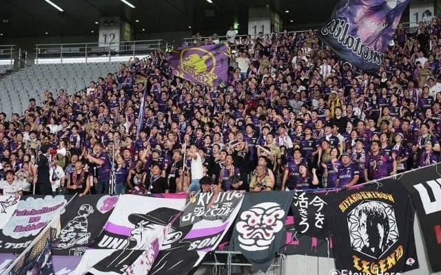 剛柔自在に理不尽2発！ 首位・京都FWが止まらない！｢コンパクトな振りから｣の強烈弾と｢2人背負っても問題なし｣の芸術弾で得点ランクもトップ