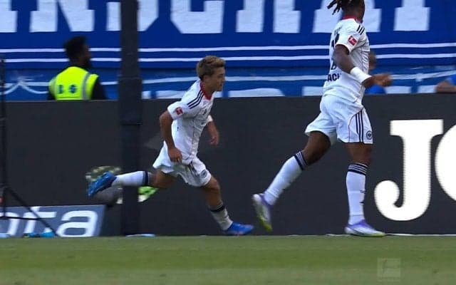 スタジアム騒然！ 堂安律、50m爆速スプリント→完璧ゴール「嗅覚が爆上がり」「ちゃんと走ってるから点が取れる」移籍後初の１試合２得点