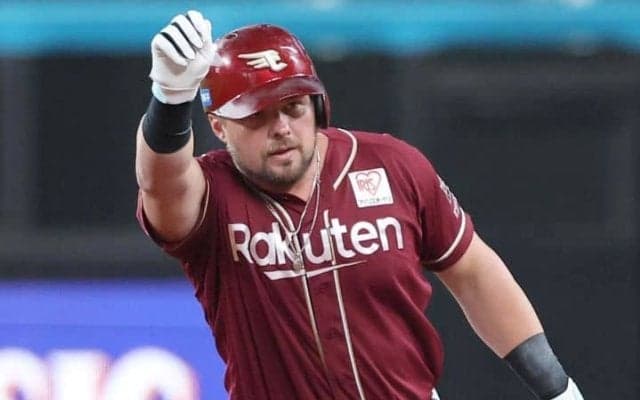 楽天新助っ人のハッスルプレーが話題　「もうボイトさんをキャプテンにしようぜ」ダイブ→ヘッスラ→ガッツポーズにファン大興奮