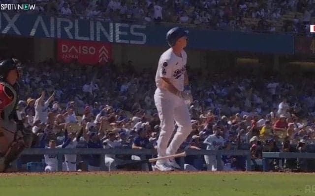 ドジャース劇的サヨナラ勝ちの裏で…相手外野手の“高速帰宅”リアクションが話題…誰よりも早くホームラン“確信”「なんちゅう試合や」