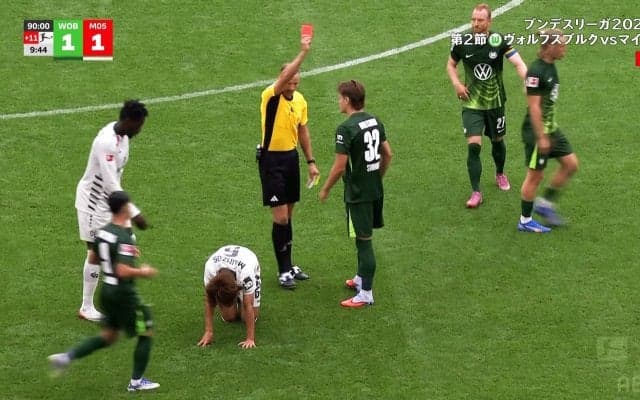 「危ない！」佐野海舟が“足裏アフタータックル”で吹っ飛ぶ…「怪我させないで」相手レッドカードもファン憤慨＆心配