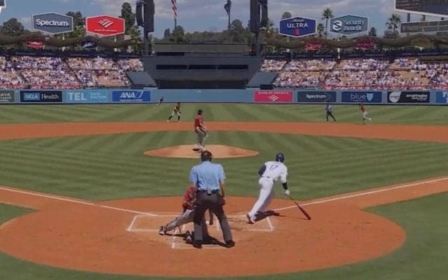 捕れないだろ！ 大谷翔平、フルスイング“痛烈ライナー”「速っ！」低弾道の打球→野手の頭上を“爆速通過”「そろそろ一発出そう」