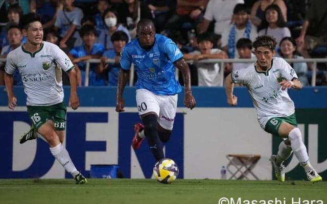 夏の移籍で攻守の要2人が新加入、19位の横浜が東京Vと激突、中村俊輔コーチが猛攻を後押しも思わぬ展開に、城福浩監督が｢非常に大きい｣と語った決着