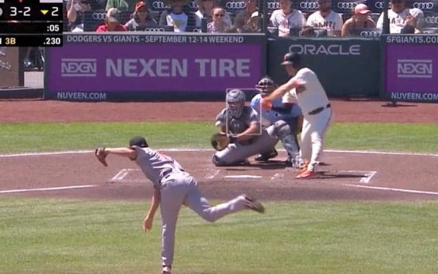 どうなってるんだ？ 菅野智之、魔球が“まさかの動き”「エグいな」「絶品」打者から逃げる“スイーパー”→マン振り三振「分かってても振ってしまう」