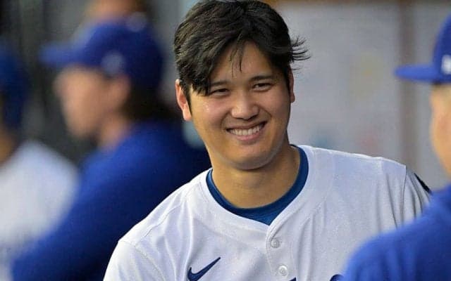 大谷翔平が珍しいネクタイ姿…BOSS新作の“顔”に起用　グレースーツで凛々しい表情