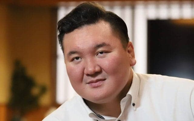 ｢背番号はやっぱり69｣元横綱・白鵬が豪快ダイレクト弾！マジョルカ在住の日本代表レジェンドとの試合で｢1ゴール2アシスト｣大活躍