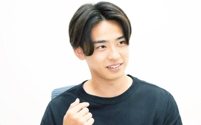 ｢速すぎて、DFが飛び込めない｣パリ五輪10番のQPRカムバック弾！ 約40mの長距離ドリブル弾に｢ワクワクする｣｢A代表で見たい｣