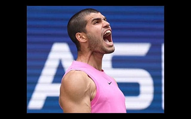  アルカラス 快勝で全米OP4強 