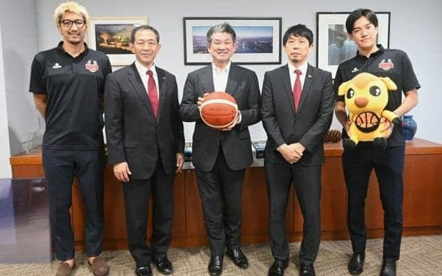 バスケ・バンビシャス奈良が奈良市長訪問　プレーオフ進出に意気込み