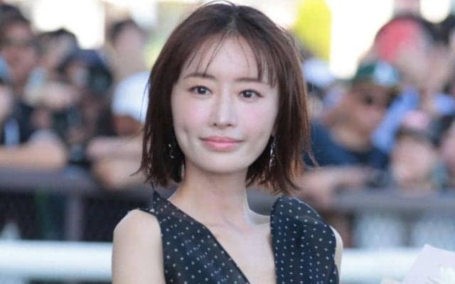 「お綺麗でみとれてしまいました」人気女優が中京競馬場に降臨！　エレガントなドレス姿に反響「魅力しかない」