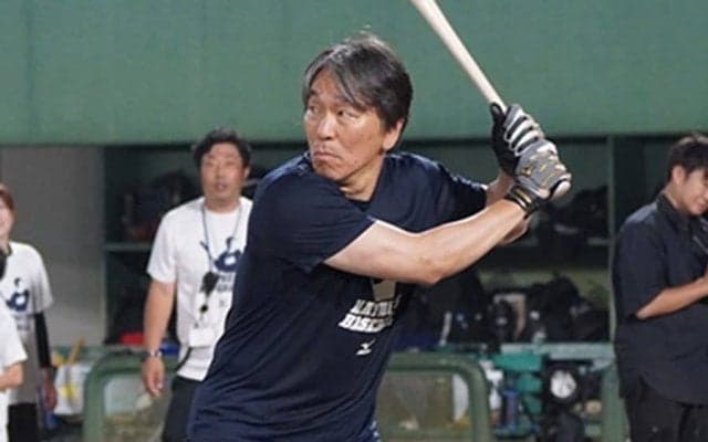 51歳とは思えぬ…軽々“衝撃弾”にSNSドン引き　イチロー氏の目の前で「簡単に行くじゃん」