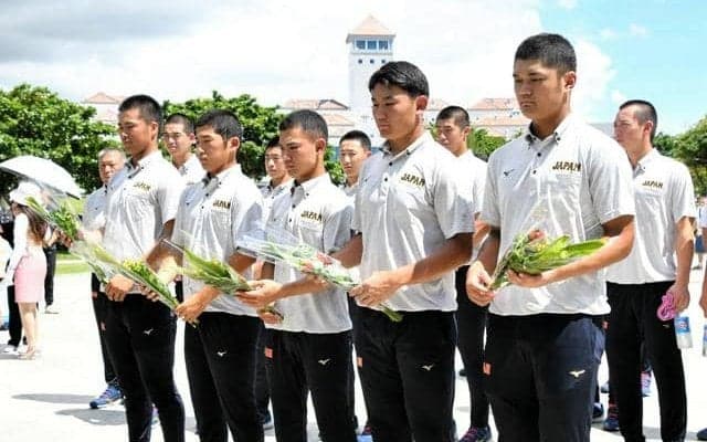 野球U18日本代表が平和の礎を訪問「沖縄の歴史があってこその今」