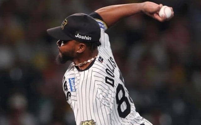 阪神37歳助っ人右腕は「やばすぎる」　年俸1500万のコスパの良さも話題、驚異の0.73「シーズン途中でできる補強の最適解」「給料あげてもらって！」