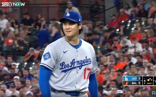 大谷翔平に「ハッハッハ」現地実況が“爆笑” 怒りも見せた緊急登板…降板時、走者に対する“意外な表情”に思わず吹き出す