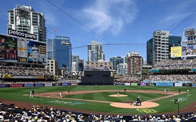 MLB球場で大暴れする“NPBスター”　打席中なのに…キレキレダンスに大爆笑「もはや芸人」