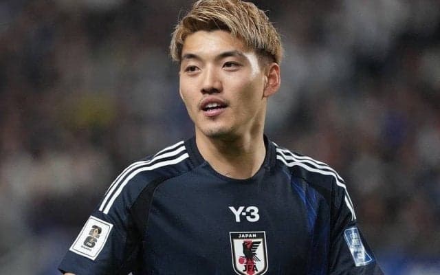 ｢可愛すぎて震えます｣日本代表10番・堂安律の美人妻、大胆美くびれ＆デコルテ見せの華やかドレスショット公開｢最後の照れ顔もかわいい｣