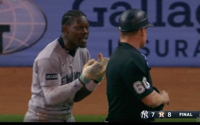 球場騒然！ブチギレて試合終了後も猛抗議「これは酷い」バットもヘルメットもぶん投げ→“誤審騒ぎの審判”に大激怒「雰囲気悪すぎ」