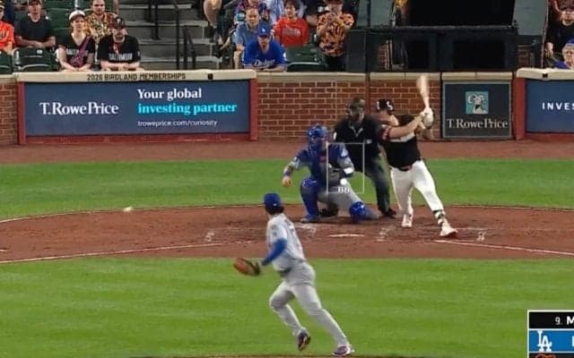 なんだこれは…？ 大谷翔平の投球で“想定外のハプニング”「怖すぎる」「どうなってる」打球が“謎の動き”→まさかの展開