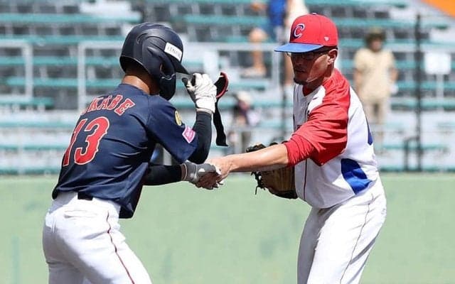 侍U18への死球直後…キューバ左腕が“粋な計らい”　自ら求めた握手、球場は拍手喝采