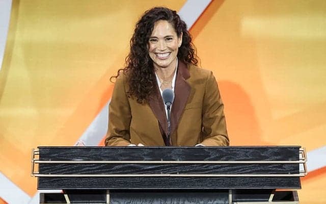 スー・バード『女性アスリートに居場所を』…殿堂入りスピーチで後進への思い語る
