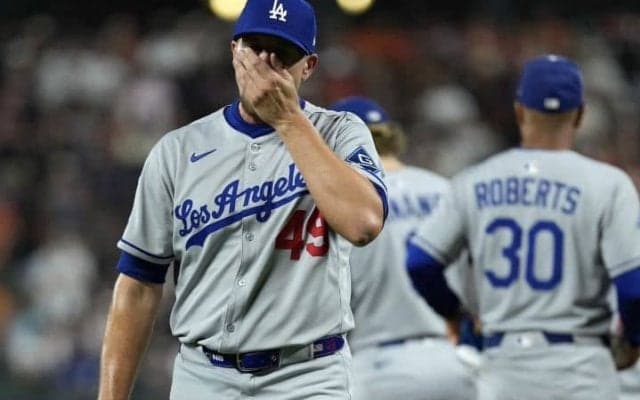 山本由伸の“快投”を「俺がぶち壊した」　勝利まで一死なのに自滅したド軍37歳右腕が悪夢の投壊に意気消沈「ヤマは最高だった」