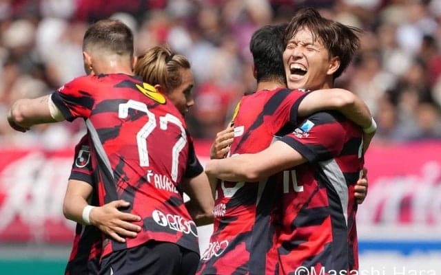 ｢ビジュ天才｣J1鹿島の若手イケメン選手3人がアイドル化！ グラビア登場＆グッズ化に｢かっちょいい〜｣｢拝んでいいですか？｣｢ほんっとにスタイルがよい｣