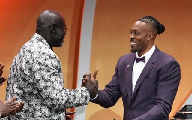 “犬猿の仲”シャックと殿堂入り式典で共演したハワード「兄弟間のライバル関係だった」