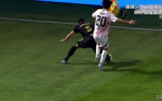 「足首ぐねってた」久保建英、相手DF転倒で巻き込まれ事故→座り込み「ロックされた感じ」ファンが心配した瞬間