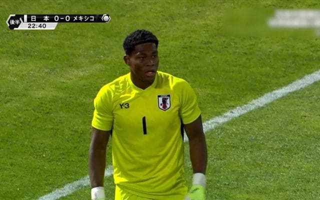 人間やめてる！？ 日本代表GKの“超反応セーブ”にファン驚愕「ザイオン神だ」「反応も伸びも凄い」至近距離弾を弾いた瞬間