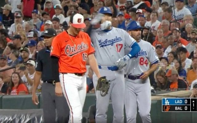 どうした？ 大谷翔平、表情がいつもと違う…「怒ってる？」「気合入ってる」ヒット直後の“変わった”デコルテポーズ… ファン騒然「チームの危機を感じてる」