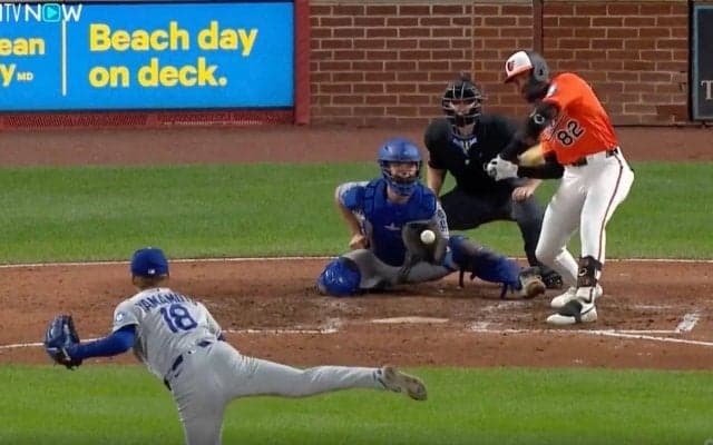 どんな曲がり方！？ 山本由伸に“打者ドン引き”「軌道エグすぎ」手元で“消える”高速スプリット→マン振り三振「打てるわけない」