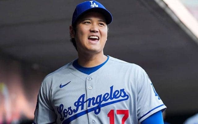 大谷翔平、敵地で即席サイン会　練習終えペン走らせる…東海岸でも大人気「ショウヘイ！」